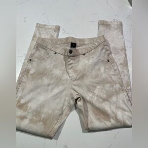 HUE Cream Tie-Dye Stretchy Pants